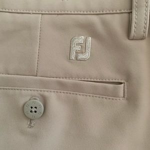 Men’s sz 34 Nike and footjoy khaki shorts